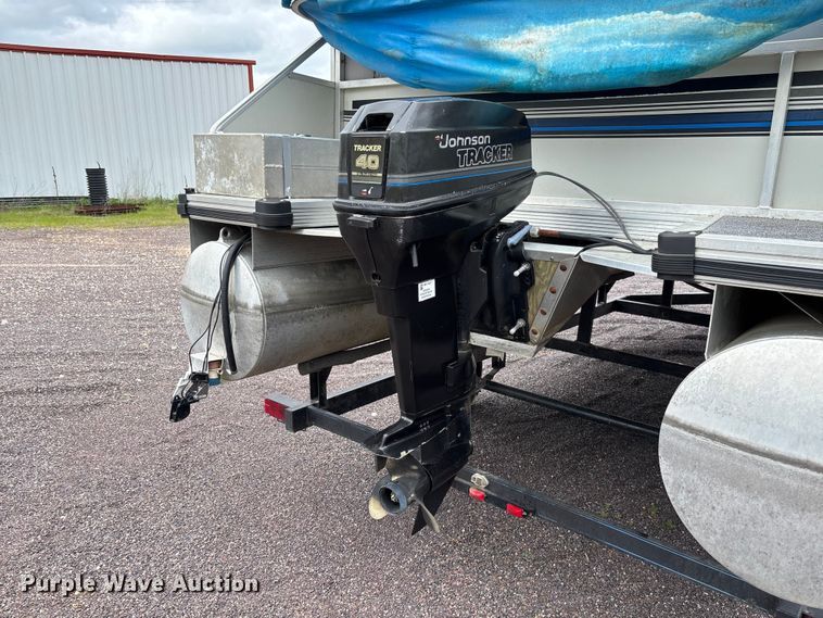 image for item FC5605 1992 Sun Tracker  Bass Buggy 18 pontoon boat