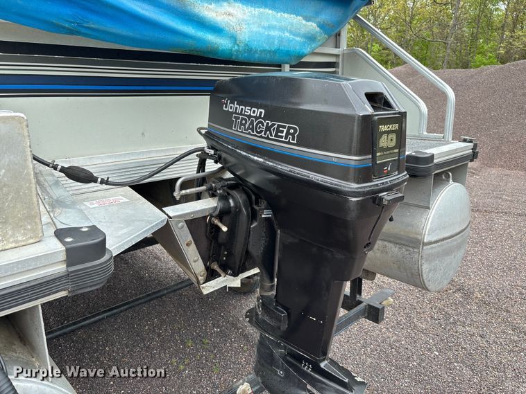 image for item FC5605 1992 Sun Tracker  Bass Buggy 18 pontoon boat