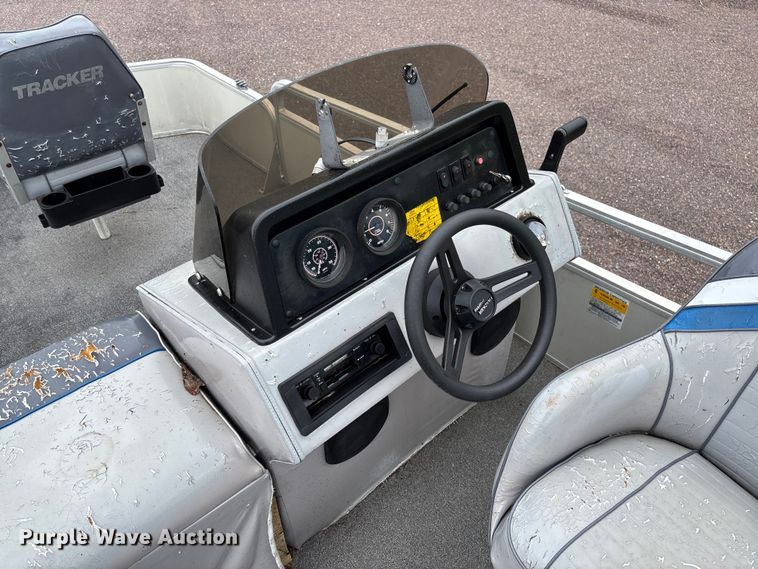 image for item FC5605 1992 Sun Tracker  Bass Buggy 18 pontoon boat