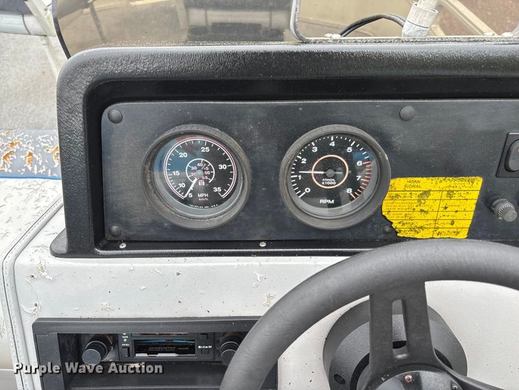 image for item FC5605 1992 Sun Tracker  Bass Buggy 18 pontoon boat