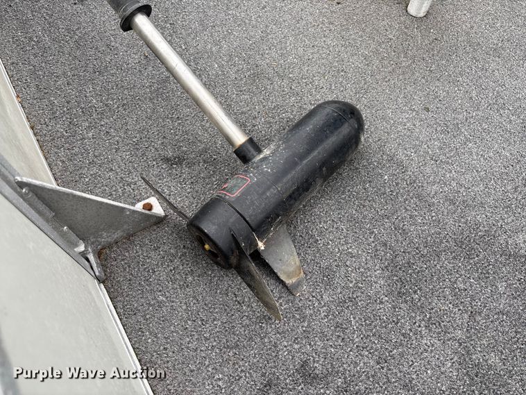 image for item FC5605 1992 Sun Tracker  Bass Buggy 18 pontoon boat