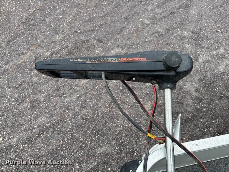 image for item FC5605 1992 Sun Tracker  Bass Buggy 18 pontoon boat