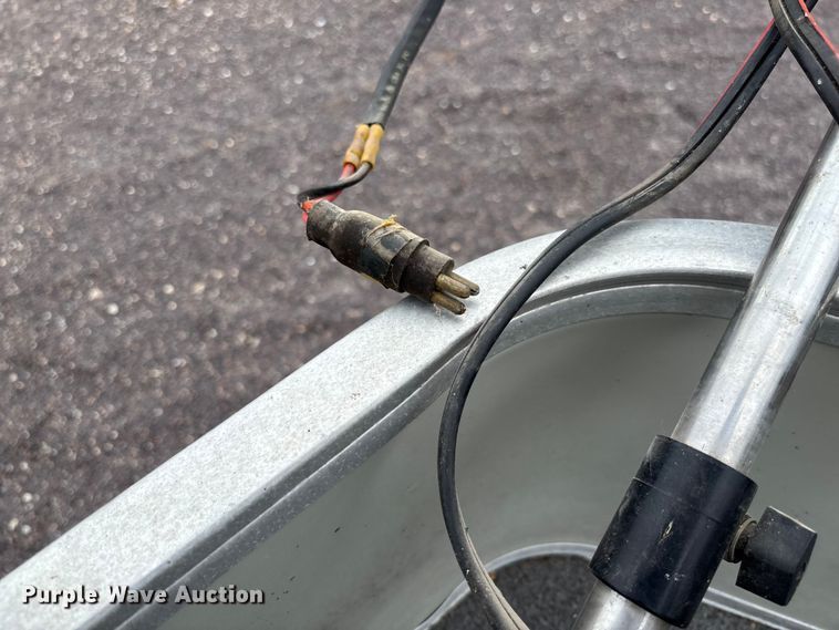 image for item FC5605 1992 Sun Tracker  Bass Buggy 18 pontoon boat