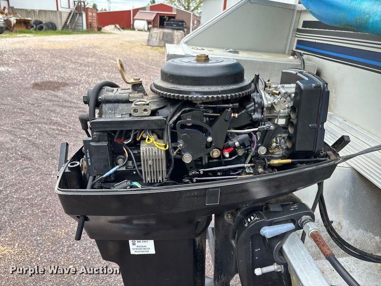 image for item FC5605 1992 Sun Tracker  Bass Buggy 18 pontoon boat