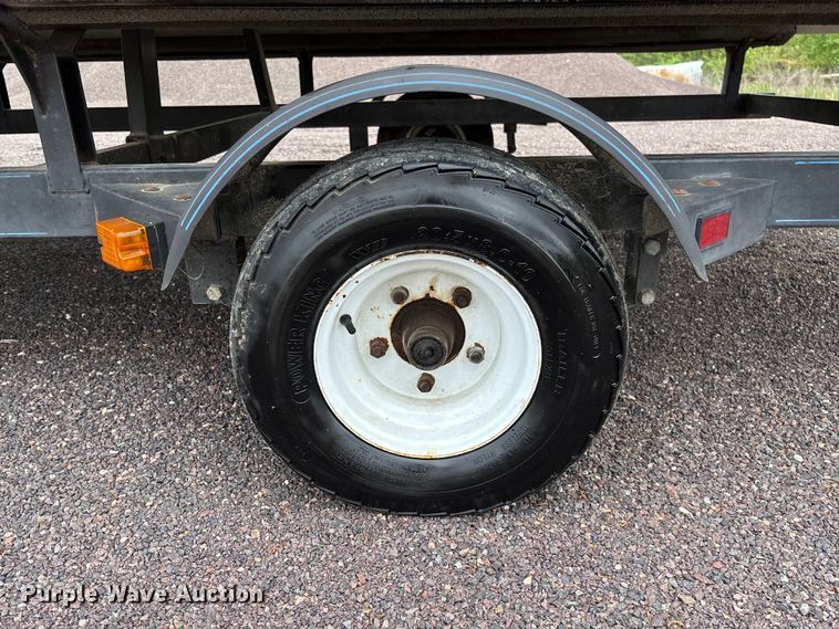 image for item FC5605 1992 Sun Tracker  Bass Buggy 18 pontoon boat