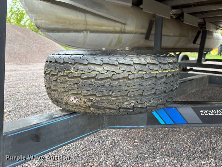 image for item FC5605 1992 Sun Tracker  Bass Buggy 18 pontoon boat