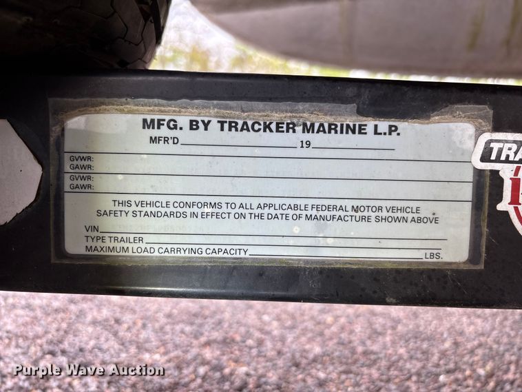 image for item FC5605 1992 Sun Tracker  Bass Buggy 18 pontoon boat