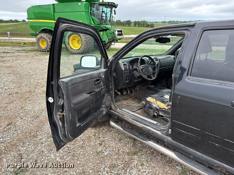 image for item FC5778 2011 GMC Canyon Crew Cab pickup truck