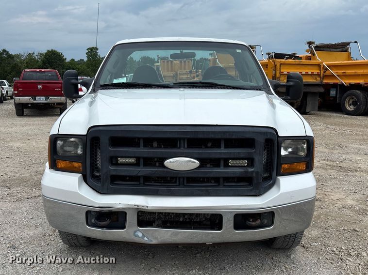 image for item FC5848 2006 Ford F250 Super Duty XL pickup truck