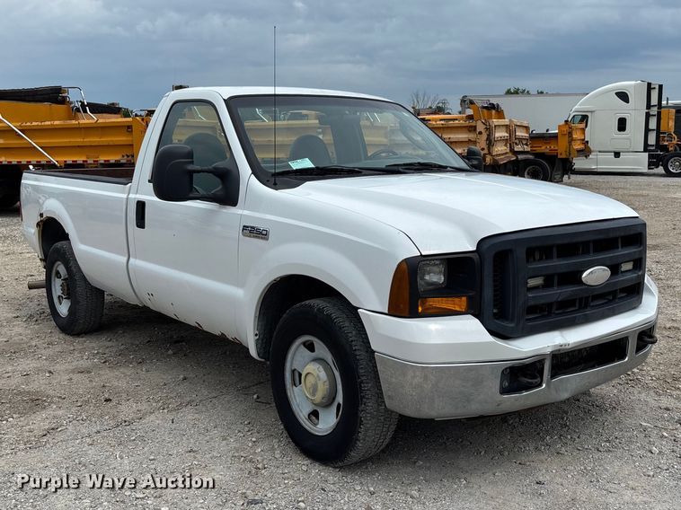 image for item FC5848 2006 Ford F250 Super Duty XL pickup truck