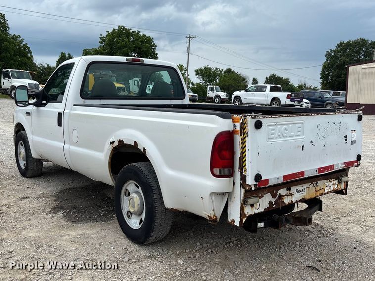 image for item FC5848 2006 Ford F250 Super Duty XL pickup truck