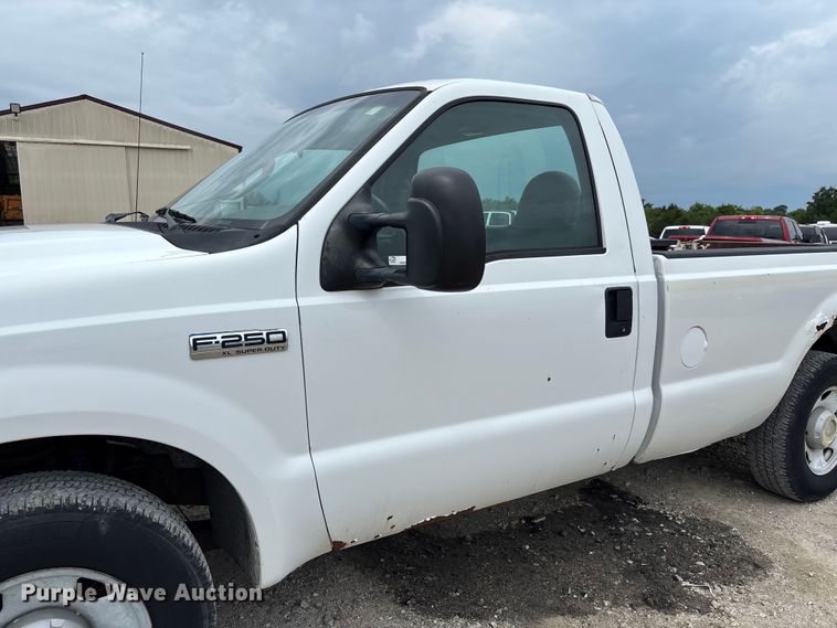 image for item FC5848 2006 Ford F250 Super Duty XL pickup truck