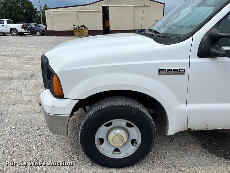 image for item FC5848 2006 Ford F250 Super Duty XL pickup truck