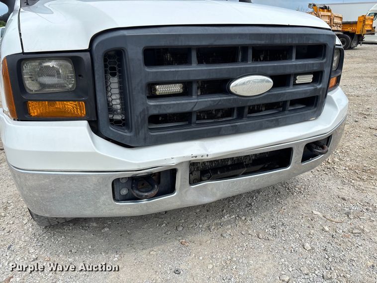 image for item FC5848 2006 Ford F250 Super Duty XL pickup truck