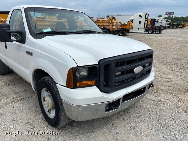 image for item FC5848 2006 Ford F250 Super Duty XL pickup truck