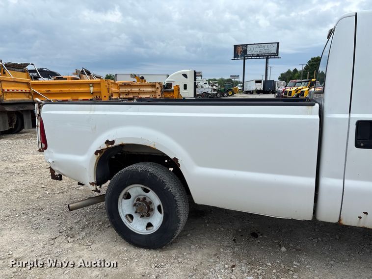 image for item FC5848 2006 Ford F250 Super Duty XL pickup truck