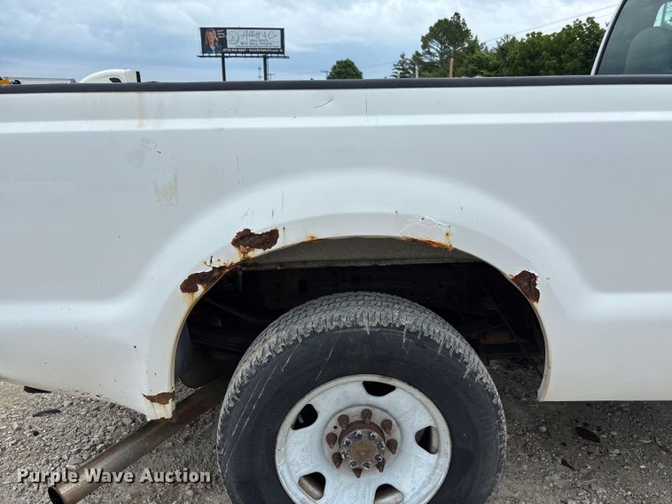 image for item FC5848 2006 Ford F250 Super Duty XL pickup truck