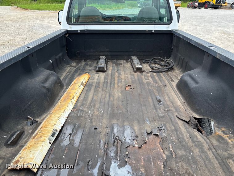 image for item FC5848 2006 Ford F250 Super Duty XL pickup truck