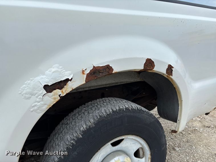 image for item FC5848 2006 Ford F250 Super Duty XL pickup truck