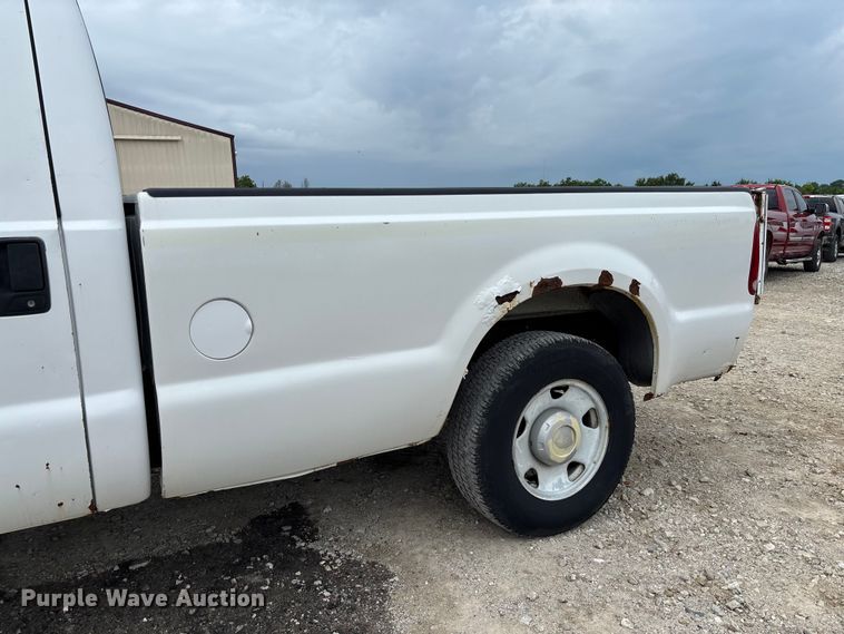 image for item FC5848 2006 Ford F250 Super Duty XL pickup truck