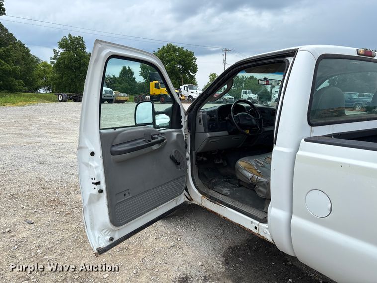 image for item FC5848 2006 Ford F250 Super Duty XL pickup truck