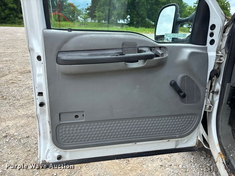 image for item FC5848 2006 Ford F250 Super Duty XL pickup truck