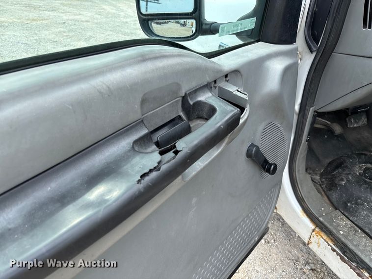 image for item FC5848 2006 Ford F250 Super Duty XL pickup truck