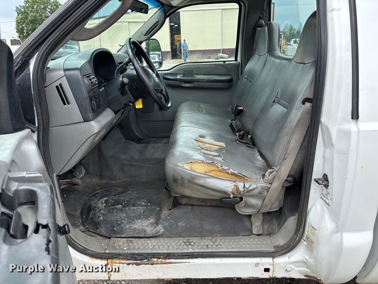 image for item FC5848 2006 Ford F250 Super Duty XL pickup truck
