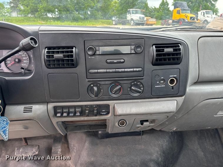 image for item FC5848 2006 Ford F250 Super Duty XL pickup truck
