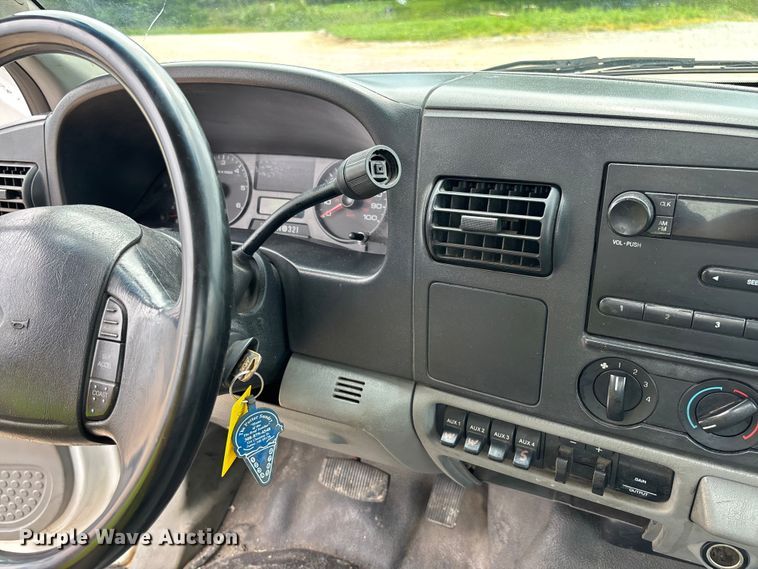 image for item FC5848 2006 Ford F250 Super Duty XL pickup truck