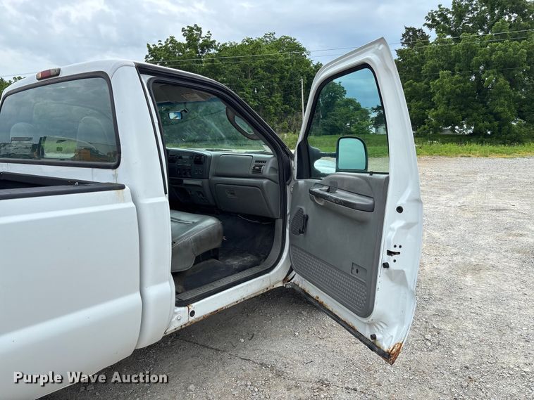 image for item FC5848 2006 Ford F250 Super Duty XL pickup truck
