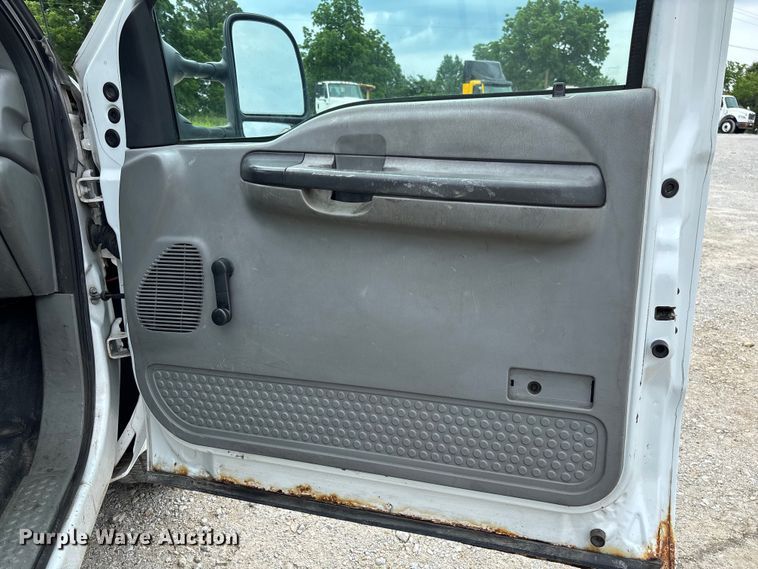 image for item FC5848 2006 Ford F250 Super Duty XL pickup truck