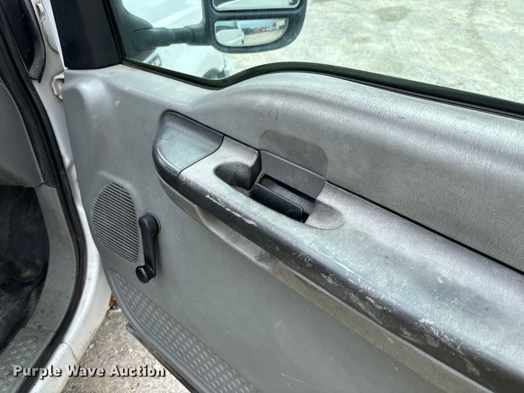 image for item FC5848 2006 Ford F250 Super Duty XL pickup truck