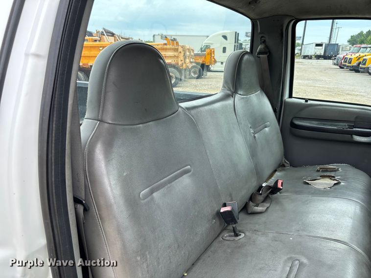 image for item FC5848 2006 Ford F250 Super Duty XL pickup truck