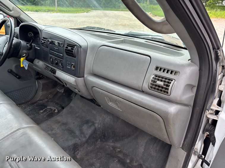 image for item FC5848 2006 Ford F250 Super Duty XL pickup truck