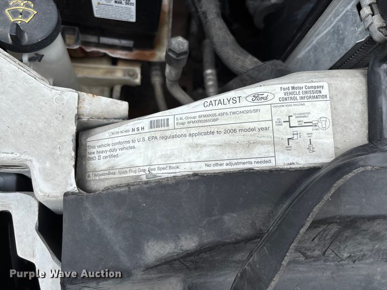 image for item FC5848 2006 Ford F250 Super Duty XL pickup truck