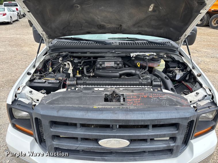 image for item FC5848 2006 Ford F250 Super Duty XL pickup truck