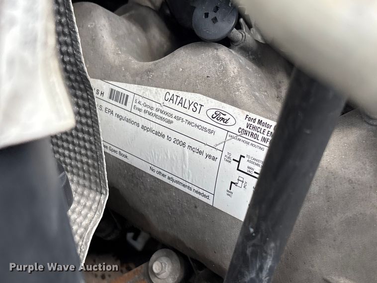 image for item FC5848 2006 Ford F250 Super Duty XL pickup truck
