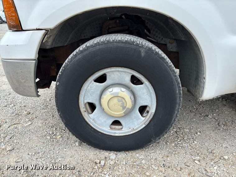 image for item FC5848 2006 Ford F250 Super Duty XL pickup truck