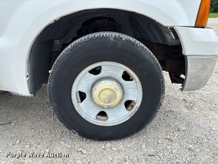 image for item FC5848 2006 Ford F250 Super Duty XL pickup truck