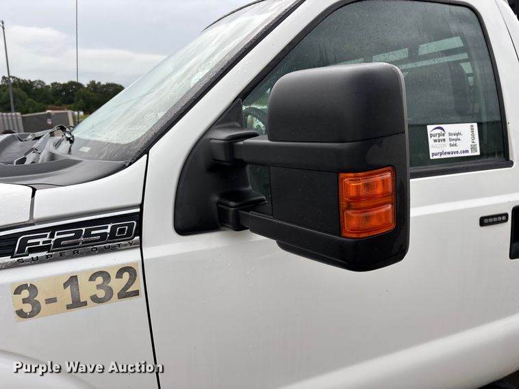 image for item FG0489 2016 Ford F250 Super Duty XLT pickup truck