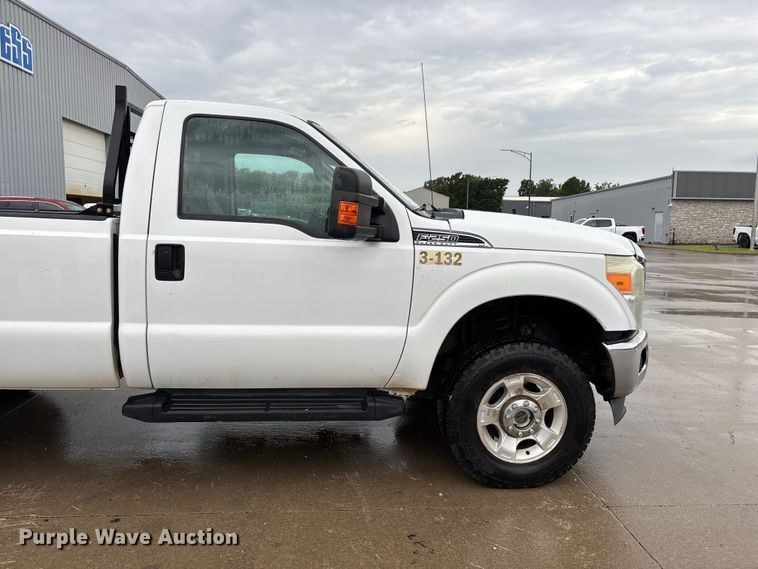 image for item FG0489 2016 Ford F250 Super Duty XLT pickup truck