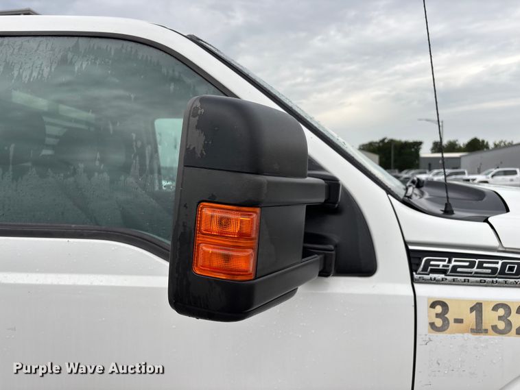 image for item FG0489 2016 Ford F250 Super Duty XLT pickup truck