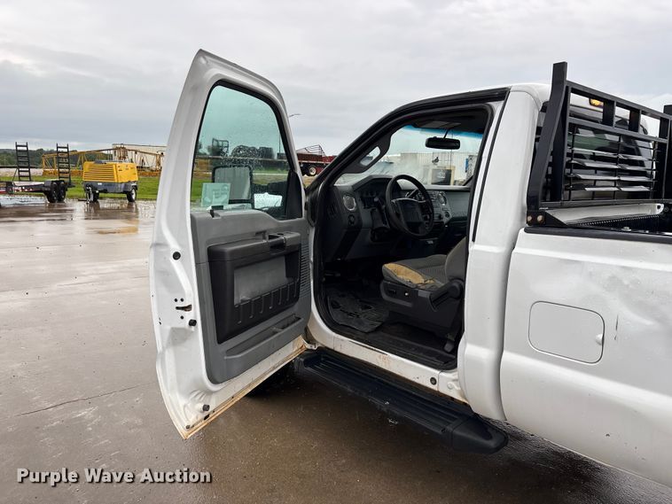 image for item FG0489 2016 Ford F250 Super Duty XLT pickup truck
