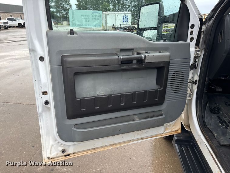 image for item FG0489 2016 Ford F250 Super Duty XLT pickup truck
