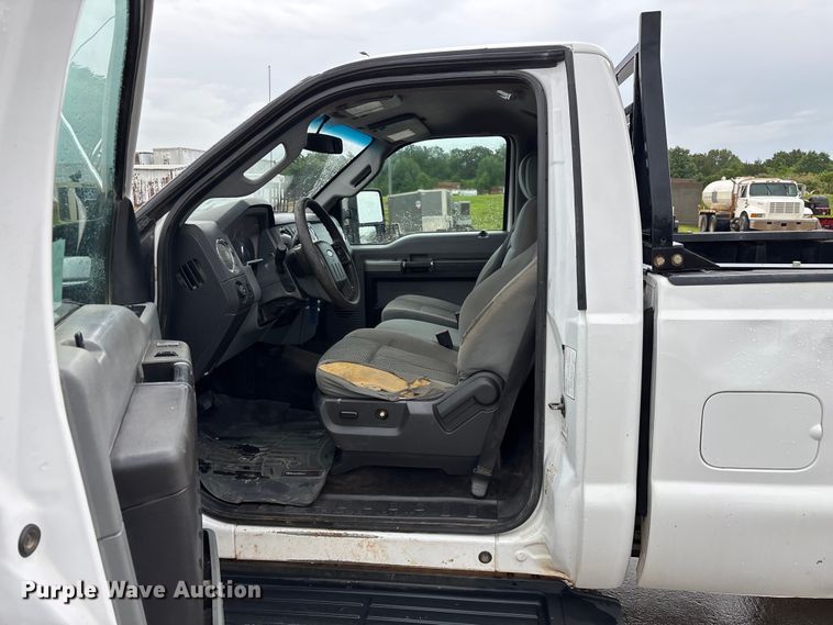 image for item FG0489 2016 Ford F250 Super Duty XLT pickup truck
