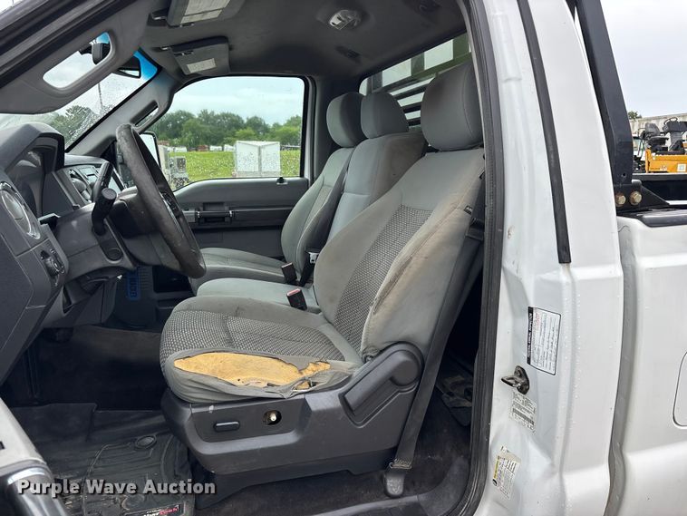 image for item FG0489 2016 Ford F250 Super Duty XLT pickup truck