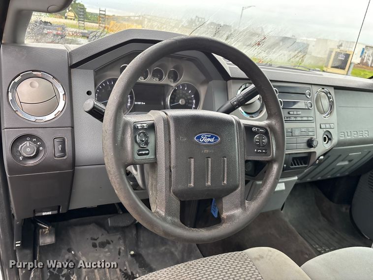 image for item FG0489 2016 Ford F250 Super Duty XLT pickup truck