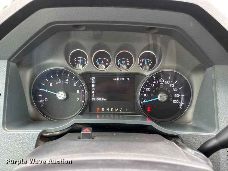 image for item FG0489 2016 Ford F250 Super Duty XLT pickup truck