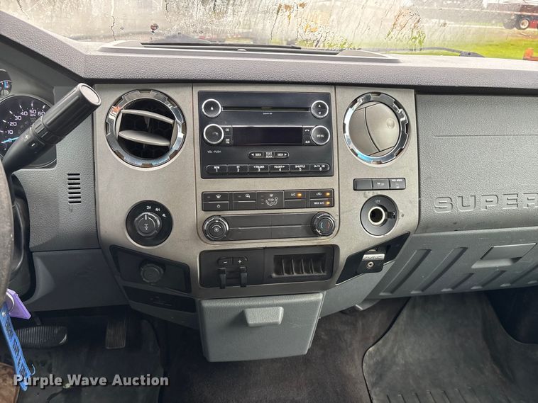 image for item FG0489 2016 Ford F250 Super Duty XLT pickup truck